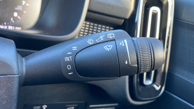 Volvo Xc40 2.0 B4P R DESIGN 5dr Auto Petrol Estate